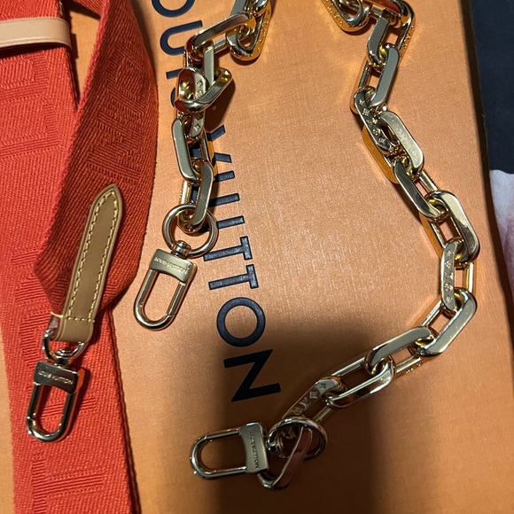 Louis Vuitton COUSSIN PM ROUGE - Picture 4 of 14